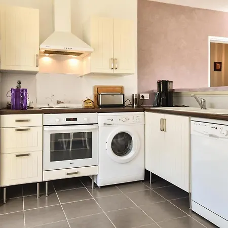 Stunning In St. Palais Sur Mer W/ 2 Bedrooms Hébergement de vacances