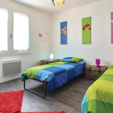 Stunning In St. Palais Sur Mer W/ 2 Bedrooms Hébergement de vacances Saint-Palais-sur-Mer