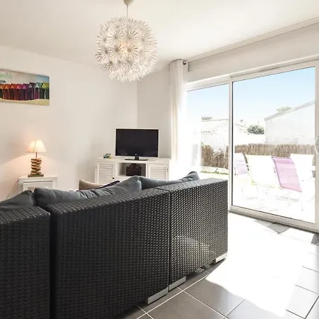 Stunning In St. Palais Sur Mer W/ 2 Bedrooms